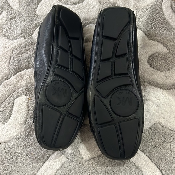 Michael Kors size 10 black flat with silver hardware - Picture 4 of 7